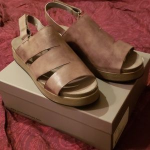 NIB Antelope gray sandals